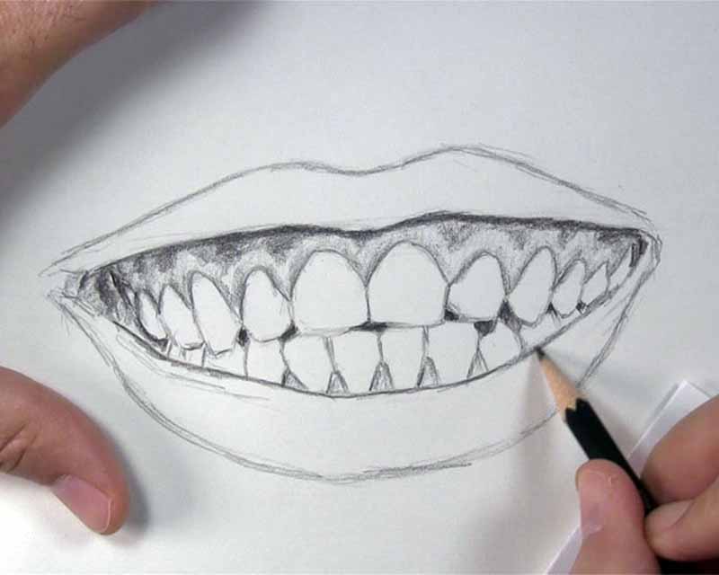 sketch outline around lips and teeth